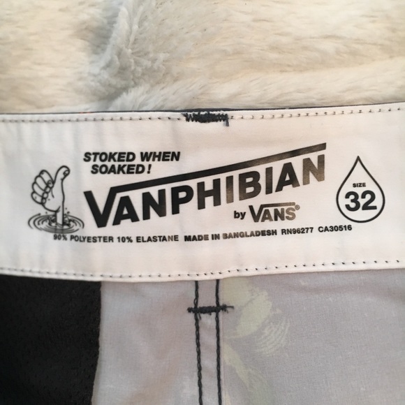 Men’s Vans Shorts - Picture 3 of 7